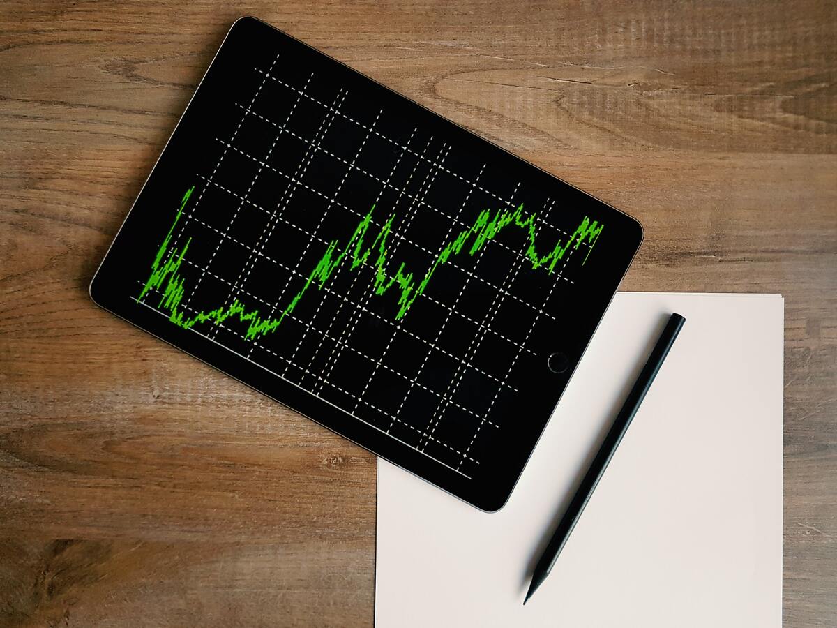 stock market vs cryptocurrency market